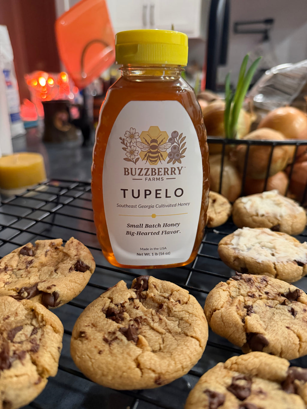 Buzzberry Farms Tupelo Honey, 1 lb squeeze bottle with cookies